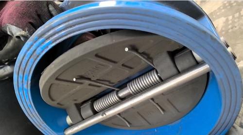 对夹式止回阀出口